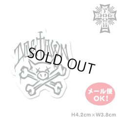 画像1: Dogtown Skateboards Pig×Crossbones sticker 1.75inch (Black/White) 【メール便OK】